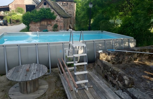 Nauviale House | Gîte La Crouzette – Domaine Les Pla with Shared Pool, Private Terrace and Wi-Fi