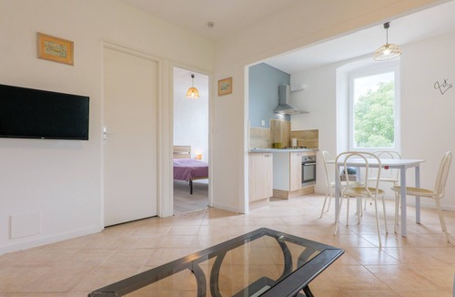 Chauzon Apartment | Gîte “Le Barquetier” with Shared Pool, Wi-Fi, and Air Conditioning