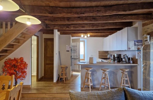 Pers Cottage | Gite Le Rouget-Pers, 4 bedrooms, 8 persons