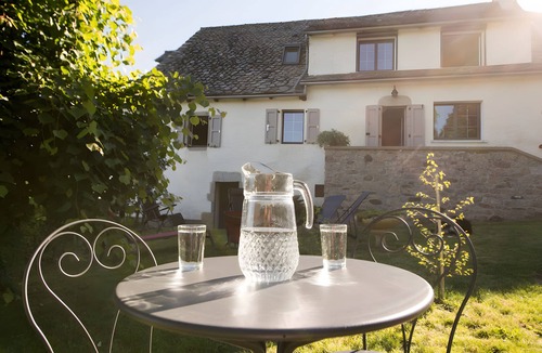 Sansac-Veinazes House | Gîte Les Sapins Douglas: Mountain View Holiday Home with Balcony and Wi-Fi