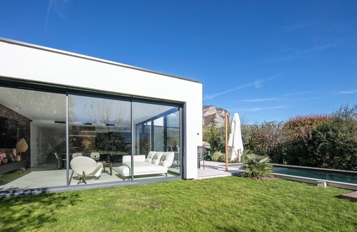 Bernin House | Gorgeous 4-bedroom house with AC in charming Bernin France