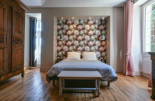 Saint-Albin-de-Vaulserre Bed & Breakfast | Guest Room “Chambre De La Fontaine” with Shared Terrace, Garden, and Wi-Fi