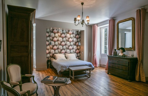 Saint-Albin-de-Vaulserre Bed & Breakfast | Guest Room “Chambre De La Fontaine” with Shared Terrace, Garden, and Wi-Fi