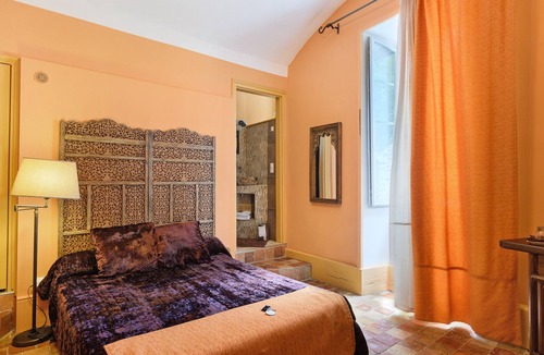Saint-Germain Bed & Breakfast | Guest Room 'Domaine du chemin Royale' with Shared Terrace, Shared Garden, and Wi-Fi