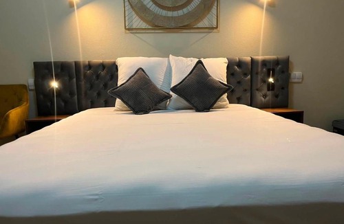 Roannes-Saint-Mary Hotel | Hôtel Le Castanea Entre Aurillac et Marcolès Auvergne