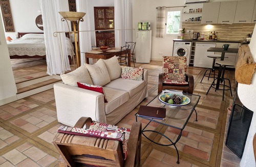 Alignan-du-Vent Apartment | Historic ambience in an ideal location between the beaches and the Cévennes