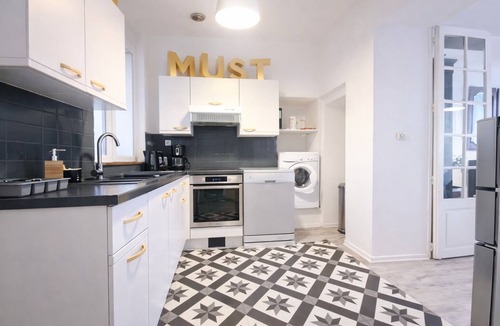 Centre Sud Apartment | Historic center of Dijon, atypical Burgundy cellar, 85 m², 4 pers.