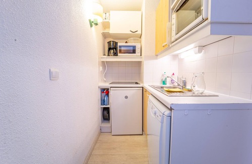 Saint-Francois-Longchamp Apartment | Holiday Apartment "Sfl 1 Couchages" with Balcony, Shared Pool & Wi-Fi