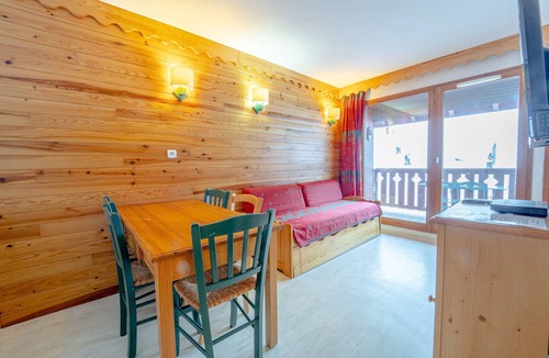 Saint-Francois-Longchamp Apartment | Holiday Apartment "Sfl 1 Couchages" with Balcony, Shared Pool & Wi-Fi