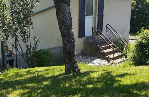 Arpajon-sur-Cere House | Holiday cottage for two.