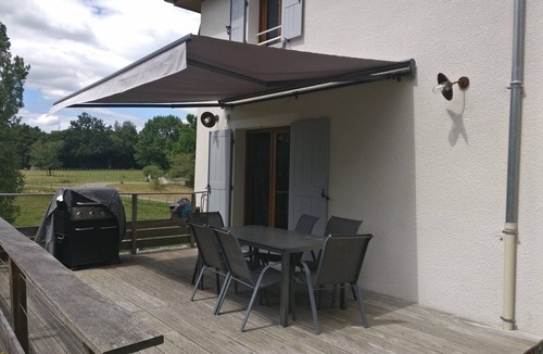 La Chapelle-de-la-Tour House | Holiday Home 'La Maison De Pierre' with Private Terrace, Wi-Fi and Air Conditioning