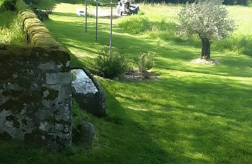 Saint-Mamet-la-Salvetat House | Holiday Home 'Le Marronnier' with Mountain View, Private Garden and Wi-Fi