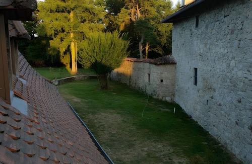 Saint-Mamet-la-Salvetat House | Holiday Home 'La Maisonnette De Raphaël' with Private Garden and Wi-Fi