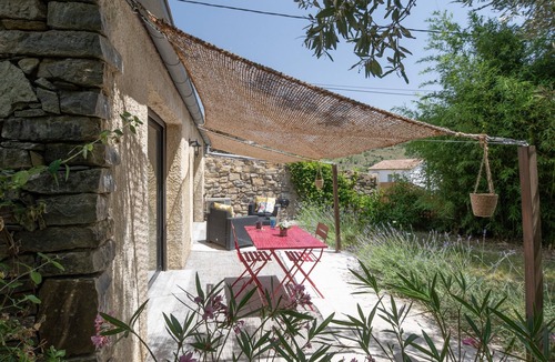 Vesseaux House | Holiday Gîte 'T1 Ardeche Vesseaux' with Mountain View, Shared Garden & Wi-Fi