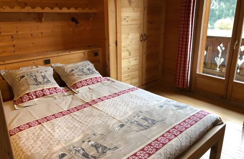 Champagny-en-Vanoise House | Holiday Home 'Juliette' with Private Garden, Balcony and Wi-Fi