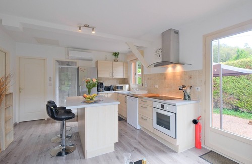 Savignac-les-Eglises House | Holiday Home 'Chalet with Private Pool' with Private Pool, Wi-Fi and Air Conditioning