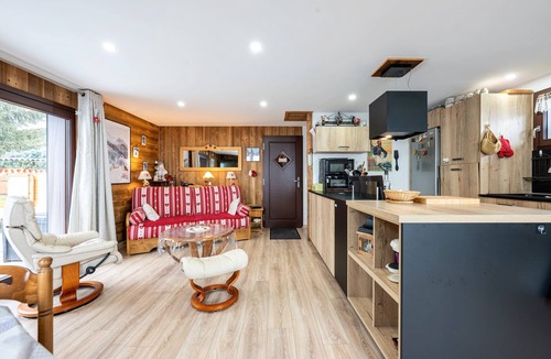 Aillon-le-Jerune House | Holiday Home 'D'Aillon' with Mountain Views, Private Terrace, and Wi-Fi
