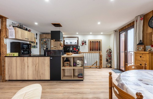 Aillon-le-Jerune House | Holiday Home 'D'Aillon' with Mountain Views, Private Terrace, and Wi-Fi