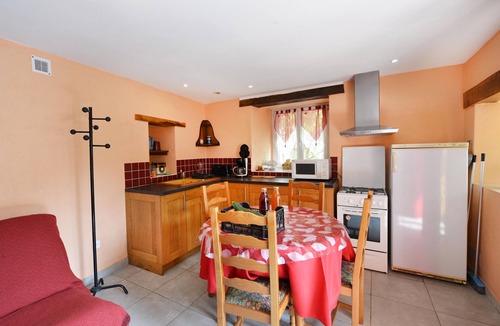 Villecomtal House | Holiday Home "Gîte Le Pressoir Domaine de Jouani" with Shared Pool & A/C