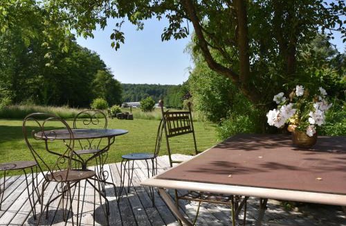 Calvinet House | Holiday Home in Auvergne with Roofed Garden and Terrace