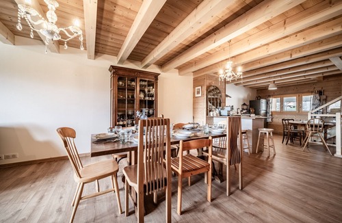 Bernex House | Holiday Home “Le Chat Perché” with Mountain View and Private Garden