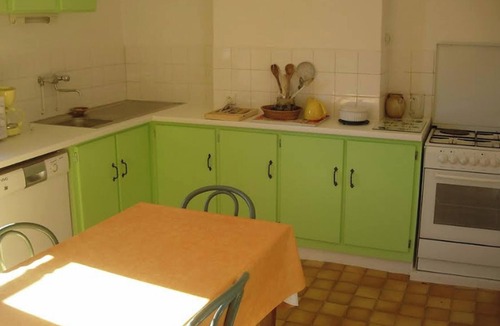 Chataigneraie Cantalienne Apartment | Homerez - Comfortable apartment in Vitrac - 40 m² - Garden view