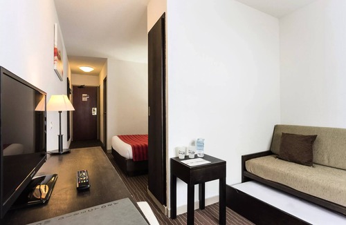 Val Claret Hotel | Hotel Tignes Le Diva - Breakfast - Classic Room Sleeping area 3 Adults