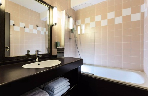 Val Claret Hotel | Hotel Tignes Le Diva - Breakfast - Classic Room Sleeping area 3 Adults