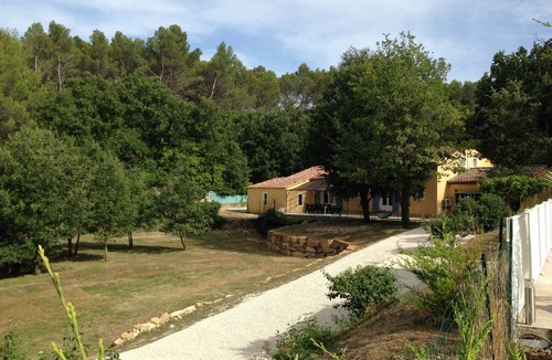 Peynier Villa | Ideal privacy + nature Peaceful modern villa, large SWIMMING POOL Provencal village