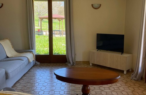 Saint-Etienne-de-Maurs House | In the heart of the Cantalien Chataigneraie, large house ideal for families.