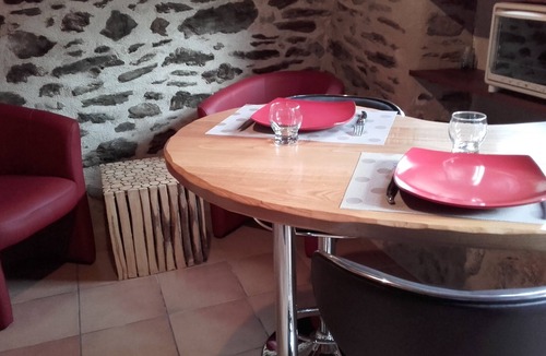 Montsalvy House | In the heart of unspoilt nature, stay in a chestnut dryer