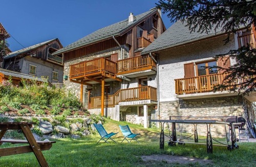 Vaujany Ski Chalet | Incredible vaulted dining room, 6 bedrooms, garden