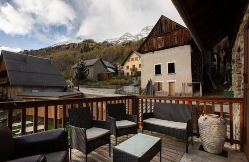 Vaujany Ski Chalet | Incredible vaulted dining room, 6 bedrooms, garden