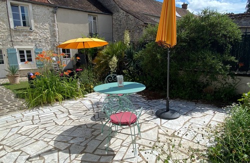Barbizon Apartment | INSTANT FLEURY: cozy studio with secret garden!