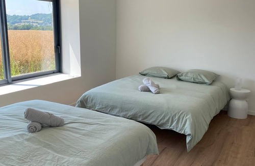 Beauvoir-de-Marc House | Java - Family home for weekends with friends and reunions