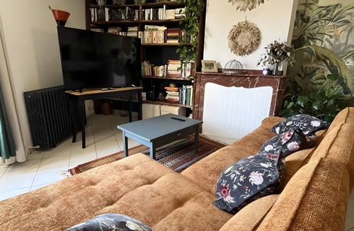 Lamagistere Bed & Breakfast | Léontine Guest Room – Canal des Deux Mers by Bike