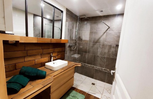 Montbrison Apartment | 'L' éphémère escale' appartement calme avec parking gratuit sur place