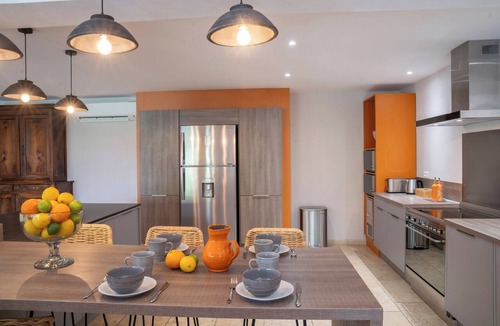Noves House | L'Angélus Mas in Provence for 14 people Heated swimming pool - Families & groups