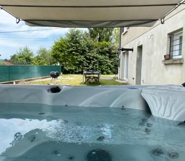 Izeaux Apartment | L'entre 2 Lyon Grenoble - Villa avec Jacuzzi