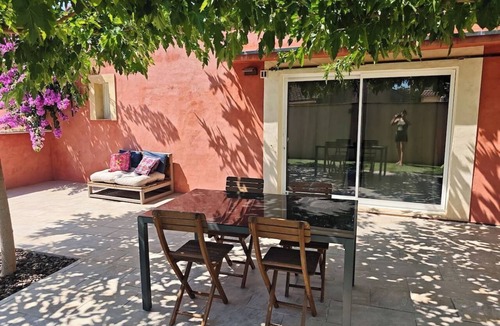 Sorgues House | L'Escale Provençale - A small cottage with a shaded courtyard, just 5 minutes from Avignon.