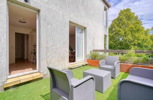 Courcouronnes Apartment | L'Oasis - Duplex - Parking Privé Gratuit - Terrasse Privée - 10mn RERD-T12 - 2 bedrooms - De 1 à 6 personnes - Shopping Mall - Primark - Piscine - Patinoire - Théâtre - Cinéma - Bibliothèque