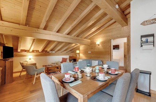 Vallorcine Apartment | l'Ours Bleu B33 Ski-In at Vallorcine| Shared Pool, Gym & Wellness, Vallorcine (Argentiere), France
