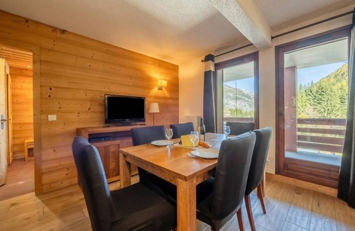 Vallorcine Apartment | l'Ours Bleu C21 Ski-In at Vallorcine| Shared Pool, Gym & Wellness, Vallorcine (Argentiere), France
