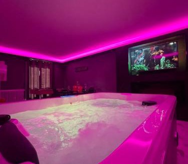 Melun House | La Casa de Lové Suite Jacuzzi