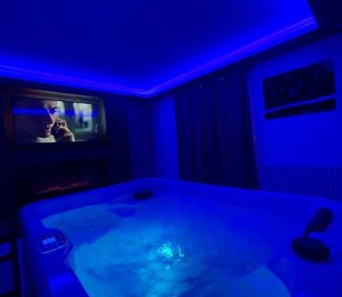 Melun House | La Casa de Lové Suite Jacuzzi