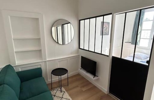Aurillac Apartment | La Galerie de Lumière 201