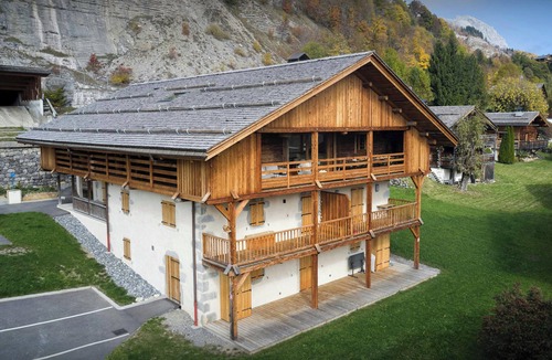 Le Grand-Bornand Ski Chalet | La Grange Caravote - Mountain stay for 14 with a sauna - OVO Network