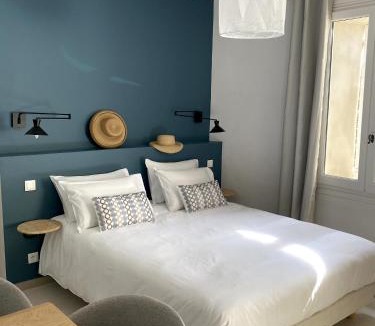 Martignargues Bed & Breakfast | La Maison des Vendangeurs - TABLE D'HÔTES le soir du jeudi au dimanche- Jacuzzi - Balnéo SPA - ACCES PISCINE pour toutes les chambres sauf STUDIO COQUET- Piscine de mai à mi-octobre