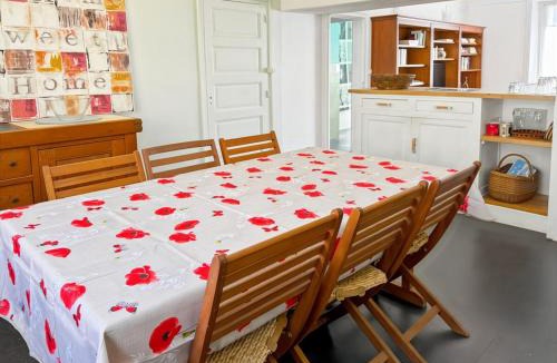 Vic-sur-Cere House | La maison Hortensias Vic-Sur-Cère - 4pers