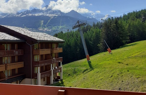 Bellentre Apartment | ❄️ La Plagne–Les Coches ❄️ Sleeps 6 2BR + cabin 2BA Ski-in/ski-out ⛷️